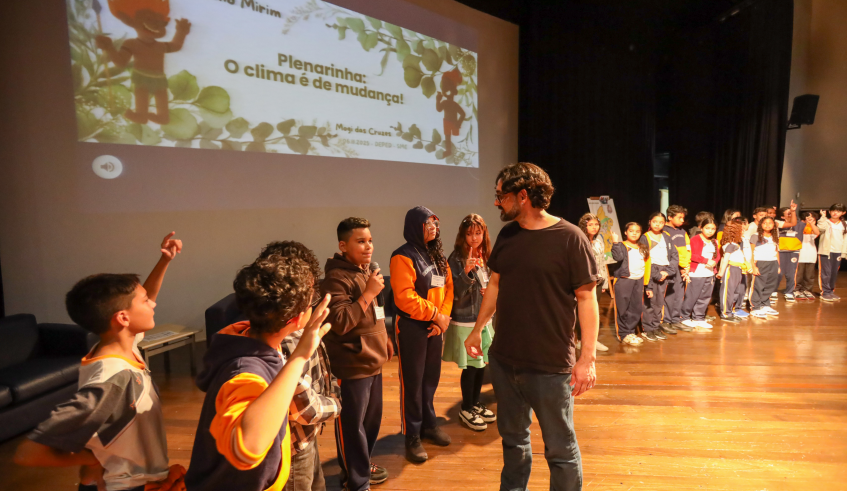 Depois dos painéis, as turmas se reuniram no Auditório para o encerramento da programação. (Divulgação/PMMC)