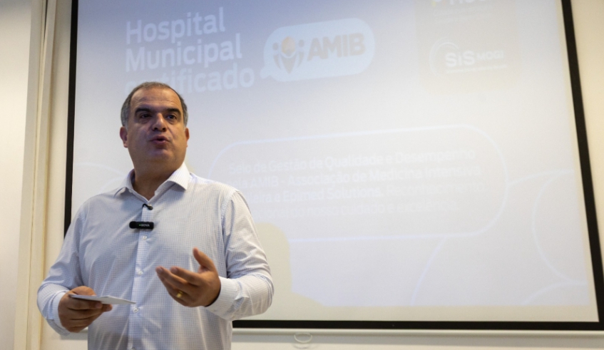 Prefeito em exercício Téo Cusatis anuncia premiação recebida pelo Hospital Municipal (Divulgação - PMMC)