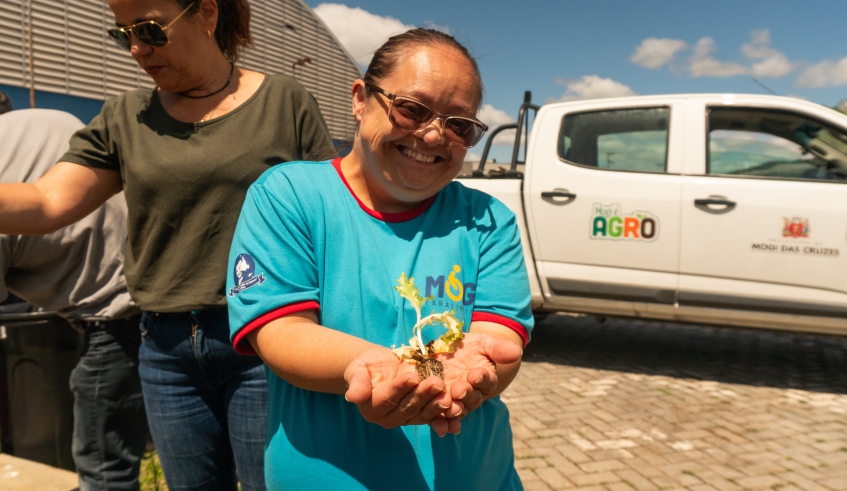 Plantio no Centro Municipal de Paradesporto é uma parceria entre as Secretarias de Esporte e Lazer e de Agricultura e Segurança Alimentar (Divulgação/PMMC)