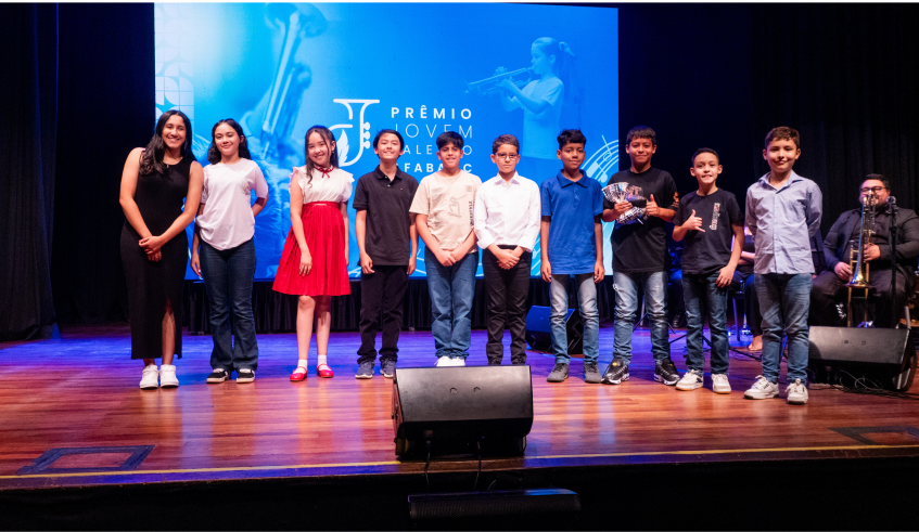 Os 10 finalistas gravaram suas performances no EMAM e se apresentaram na grande final no Theatro Vasques. (Divulgação/PMMC)