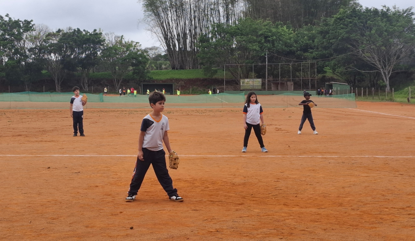 A modalidade também tem a proposta de fortalecer vínculos e incentivar o trabalho em equipe. (Divulgação/PMMC)