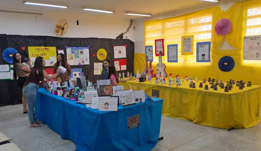 Em cada sala, a cultura afro-brasileira foi representada em livros com autoras e personagens pretas, música e arte, sob diferentes olhares. (Divulgação/PMMC)