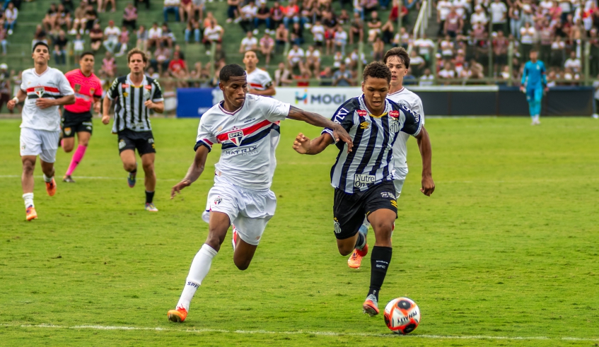 Equipe do Santos ficou com o título do Campeonato Paulista Sub-20 após buscar o empate contra o São Paulo e superar o rival na disputa de pênaltis (Divulgação/PMMC)