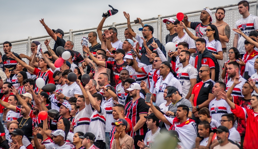 Torcedores fizeram a festa no Nogueirão, durante a partida entre São Paulo e Santos, que foi marcada por gols e muita segurança dentro e fora do estádio (Divulgação/PMMC)