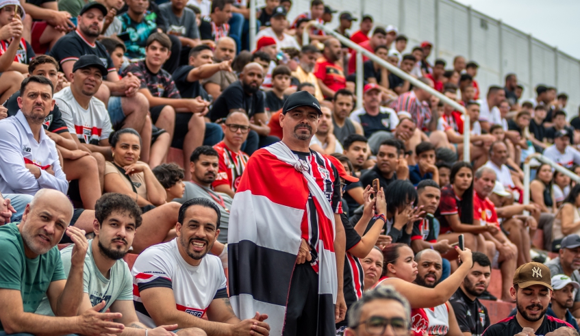Torcedores do São Paulo marcaram presença no Nogueirão, que recebeu cerca de 5 mil espectadores para acompanhar a final do Campeonato Paulista Sub-20 (Divulgação/PMMC)