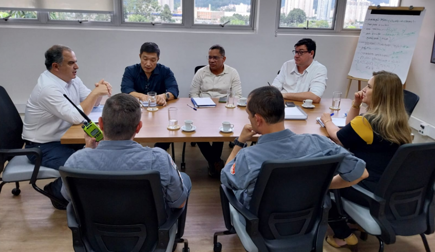 Reunião na Prefeitura de Mogi tratou sobre integração entre Samu e Corpo de Bombeiros para aprimorar atendimento à população (Divulgação/PMMC)