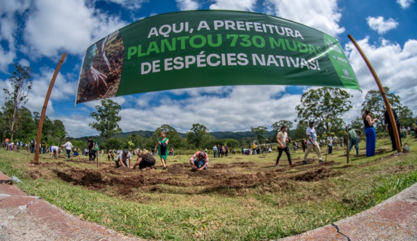 Faixa mostra a ação realizada pela Secretaria de Meio Ambiente na avenida Waldemar Costa Filho, numa área próxima ao rio Tietê (Divulgação/PMMC)