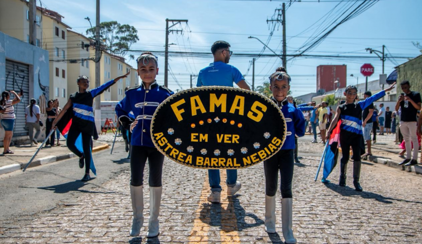 As bandas do projeto Pra Ver a Banda Passar, promovido pela Secretaria de Educação com gestão da AFABAMC, animaram o público. (Divulgação/PMMC)