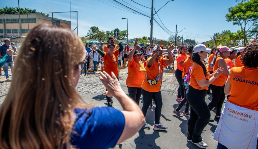 A prefeita Mara Bertaiolli saudou os participantes do Desfile. (Divulgação/PMMC)