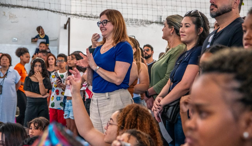 A prefeita Mara Bertaiolli parabenizou as apreseentações. IDivulgação/PMMC)