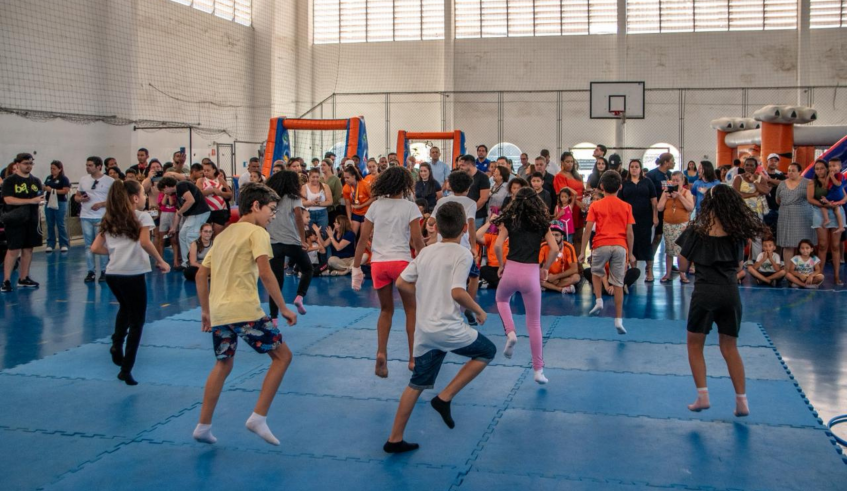As apresentações das crianças encantaram o público. (Divulgação/PMMC)