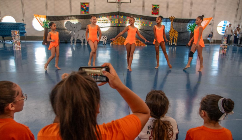 As apresentações das crianças encantaram o público. (Divulgação/PMMC)
