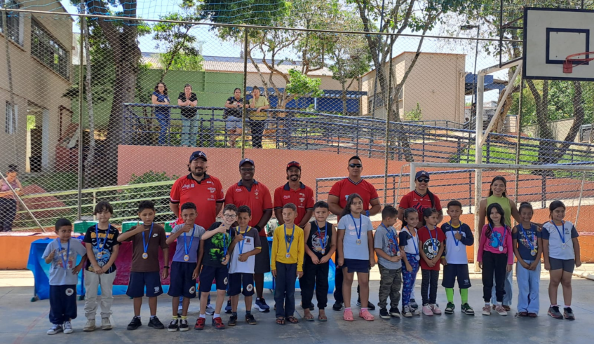 Todos os alunos participantes receberam medalhas. (Divulgação/PMMC)