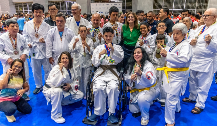 Prefeita Mara Bertaiolli parabenizou equipes que representaram Mogi das Cruzes em competições e conseguiram bons resultados para a cidade (Divulgação/PMMC)