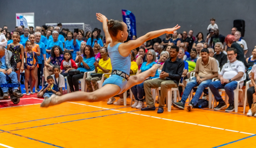Evento Esporte em Movimento contou com a apresentação de atletas de ginástica rítmica que participam da modalidade em Mogi das Cruzes (Divulgação/PMMC)