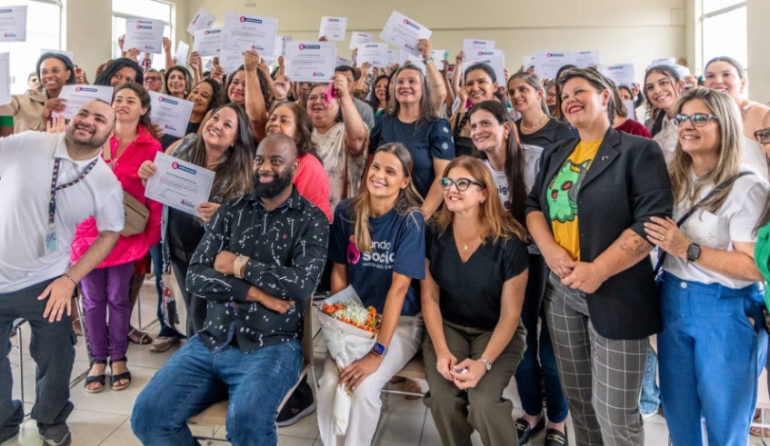 Prefeita Mara Bertaiolli participou nesta terça (9) da entrega dos certificados aos formandos dos cursos de qualificação profissional promovidos pelo Fundo Social (Divulgação/PMMC)