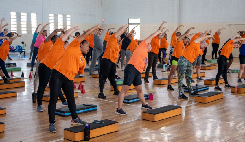 Aulas de ginástica para adultos no Ginásio Deputado Federal Paulo Kobayashi, em Jundiapeba, atendem 237 alunas, a partir dos 18 anos (Divulgação/PMMC)