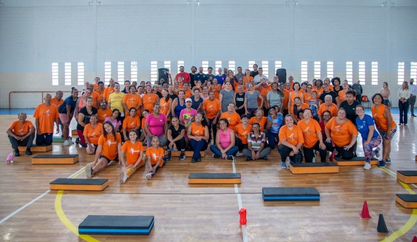Aulão de ginástica com cerca de 100 alunas marcou o encerramento das atividades de 2025 do Ginásio Esportivo Deputado Paulo Kobayashi, em Jundiapeba (Divulgação/PMMC)