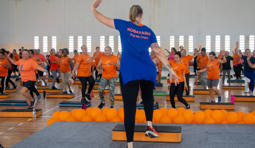 Aulas de ginástica para adultos no Ginásio Deputado Federal Paulo Kobayashi, em Jundiapeba, atendem 237 alunas, a partir dos 18 anos (Divulgação/PMMC)