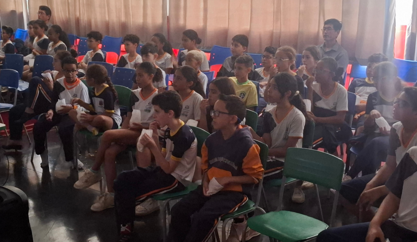 A EM Profª Heliana Mafra Machado de Castro, na Vila Cleo, exibiu nesta quarta-feira (10/12) o documentário mogiano "Chang - A Retomada" para cerca de 60 alunos do 5º ano do Ensino Fundamental. (Div . . .