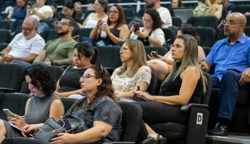 Participaram do encontro cerca de 120 diretores, vice-diretores e coordenadores pedagógicos de escolas municipais. (Divulgação/PMMC)