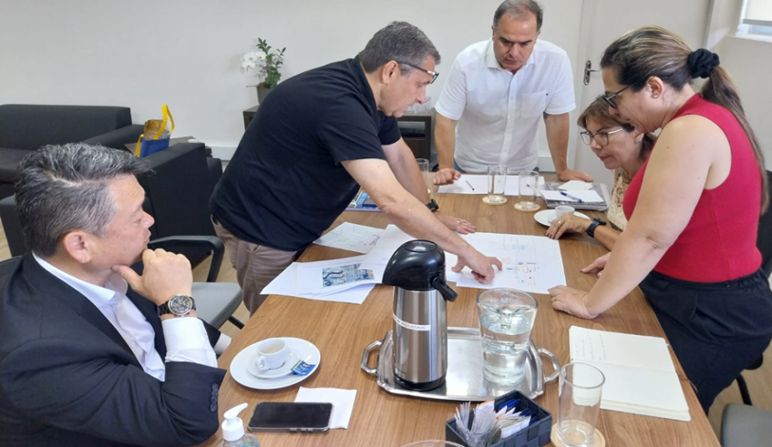 Representantes da Associação de Moradores do Nova Mogilar e Adjacências foram recebidas pelo vice-prefeito e secretários de Mobilidade (Divulgação/PMMC)