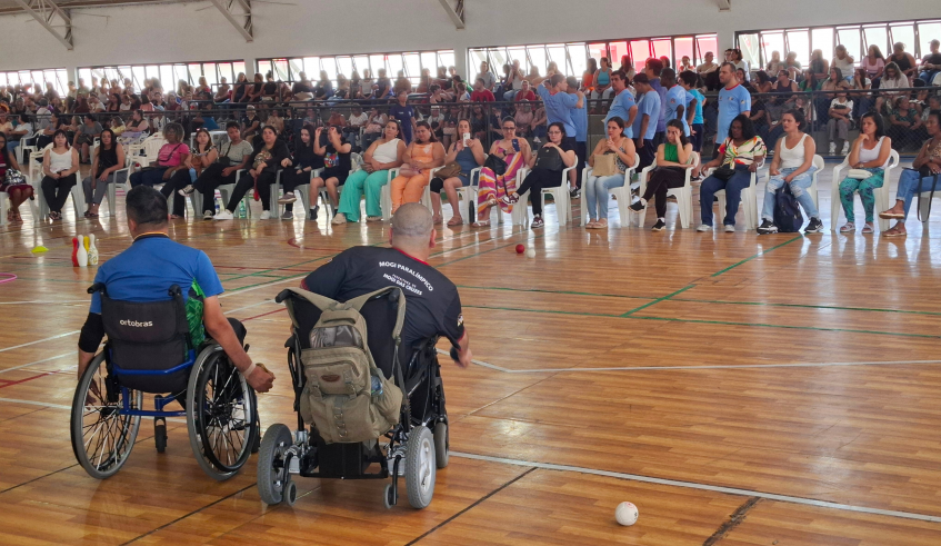 Durante o período da manhã, os profissionais participaram de experiências com atletas de bocha paralímpica. (Divulgação/PMMC)