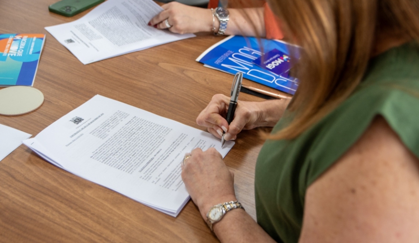 Contrato com a Caixa vai garantir mais qualidade ao serviço prestado à população, unindo eficiência à economia de recursos públicos (Divulgação/ PMMC)