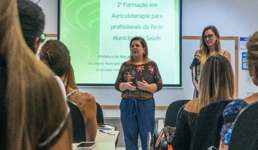 Secretária Rebeca Barufi participa de entrega de certificados de Curso de Formação em Auriculoterapia (Divulgação - PMMC)
