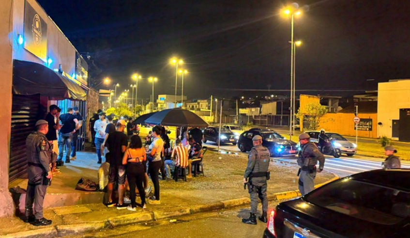 Estabelecimentos flagrados funcionando fora do horário permitido por lei foram multados (Divulgação/PMMC)