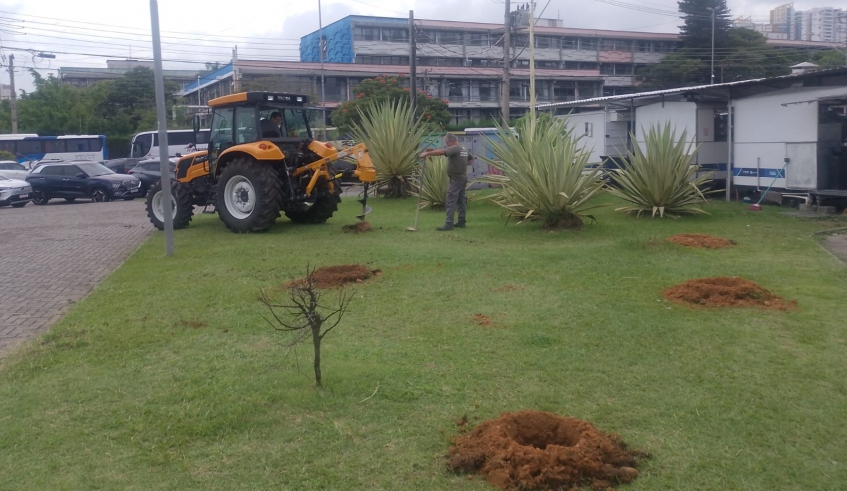 Foco do Programa Brotos de Mogi são os espaços públicos existentes no município, como praças, parques, canteiros, calçadas, escolas, equipamentos de saúde (Divugação/PMMC)