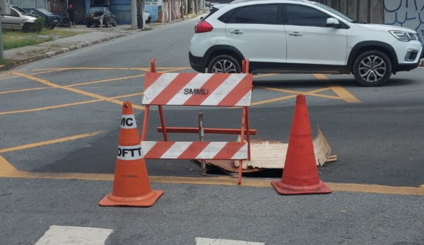 a Av. Gov. Adhemar de Barros, na região central da cidade, está com interdição parcial no trecho do cruzamento com a Rua Presidente Campos Salles. (Divulgação/PMMC)