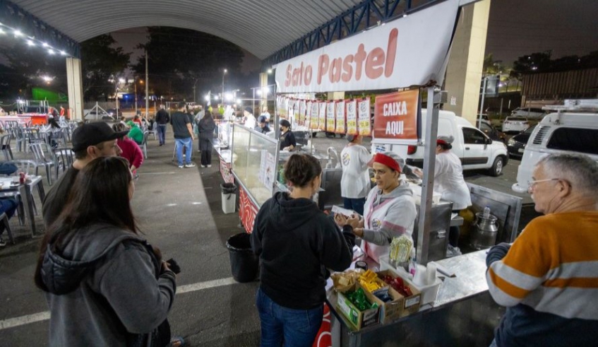 As atrações, em homenagem ao Mês da Mulher, foram idealizadas pelos próprios comerciantes da Feira Noturna com objetivo de fortalecer os vínculos com a comunidade