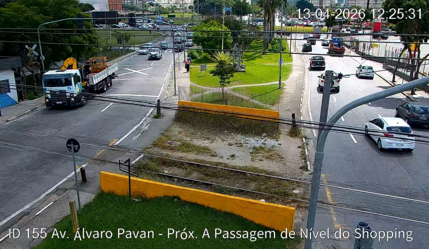 Caminhão foi identificado pelas câmeras de monitoramento do Smart Mogi e perseguido pela Guarda Civil Municipal, até que suspeito foi preso (Reprodução/Smart Mogi)