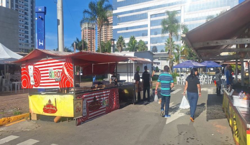 A Praça de Alimentação, que fica na ala nordeste do Mercado do Produtor é utilizada, aos domingos para a realização do tradicional varejão da “Cobal”