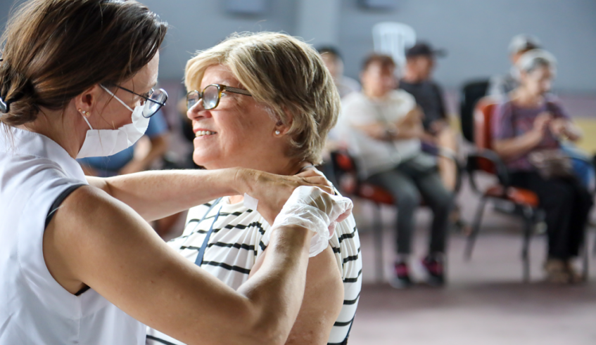 Vacinação no Pró-Hiper será nos dias 15, 16, 22 e 23 de abril sem necessidade de agendamento (Divulgação/PMMC)