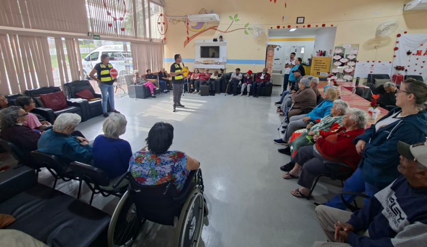 Centro Dia do Idoso recebeu palestra voltada à segurança viária, dentro da programação do Maio Amarelo em Mogi das Cruzes (Divulgação/PMMC)