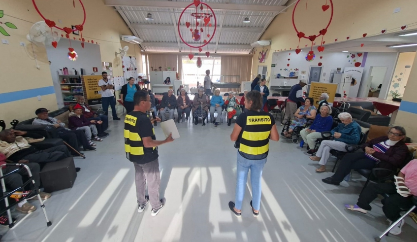 Centro Dia do Idoso recebeu palestra voltada à segurança viária, dentro da programação do Maio Amarelo em Mogi das Cruzes (Divulgação/PMMC)