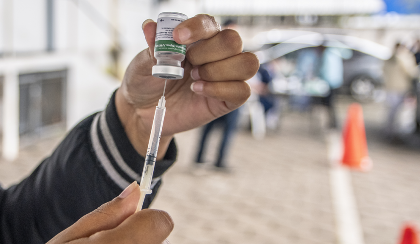 Vacinação em servidores municipais de Mogi das Cruzes está sendo feita para protegê-los da doença (Divulgação/PMMC)