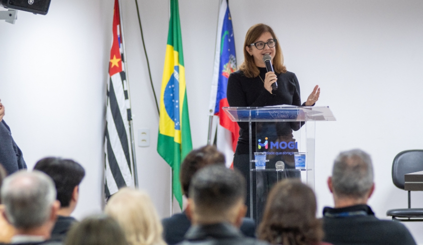 Prefeita empossa membros do COMAD, que contribui para a construção coletiva de políticas públicas de combate ao consumo de álcool e drogas (Divulgação/ PMMC)