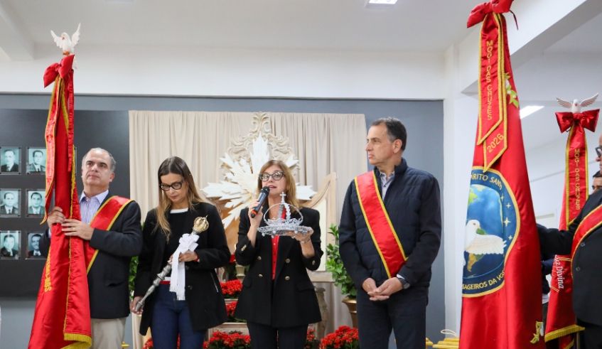 Prefeita Mara Bertaiolli discursa na abertura da Festa do Divino, no Hall de Eventos da Prefeitura (Divulgação - PMMC)