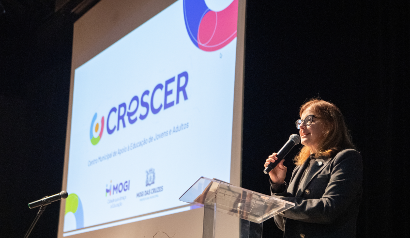 Prefeita Mara Bertaiolli anunciou as novidades, como a unidade de Biritiba Ussú, cursos a noite aos sábados e os eixos estruturantes. (Divulgação/PMMC)