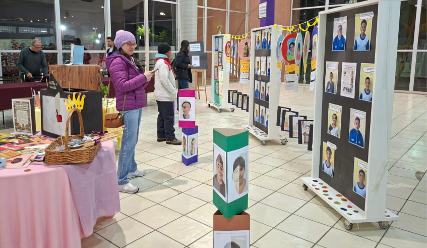Exposição de trabalhos sobre a educação antirracista realizados pelas escolas municipais Antonio Nacif Salemi (Alto do Ipiranga), Profª Guiomar Pinheiro Franco (Jardim São Pedro) e Profª Maria Eugênia . . .