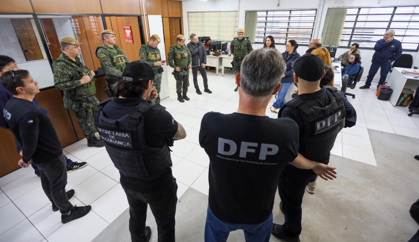 Operação teve início com uma reunião e trabalho realizada por todos os profissionais envolvidos na sede da Secretaria do Clima e Meio Ambiente (Divulgação/PMMC)