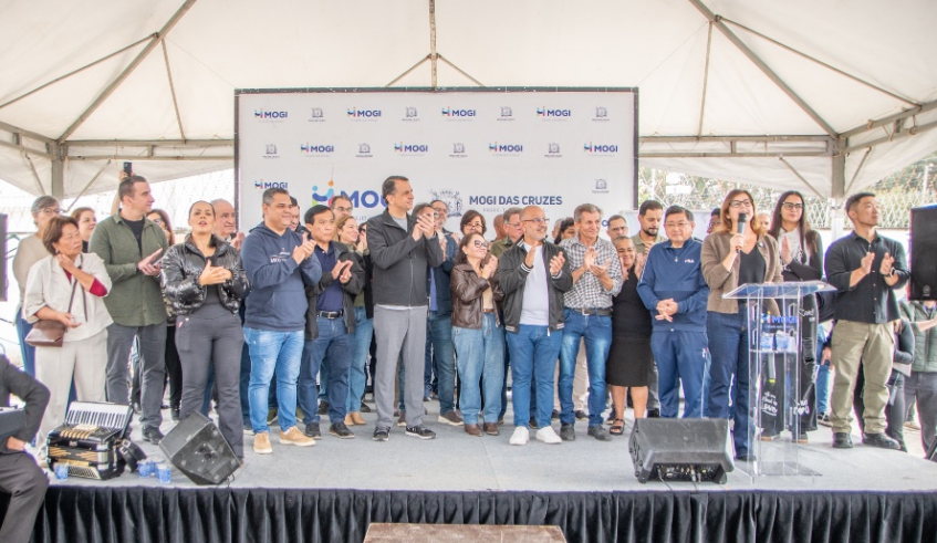 Prefeita Mara Bertaiolli deu início às obras de urbanização da Vila Estação, no último sábado (30/05) - Divulgação - PMMC