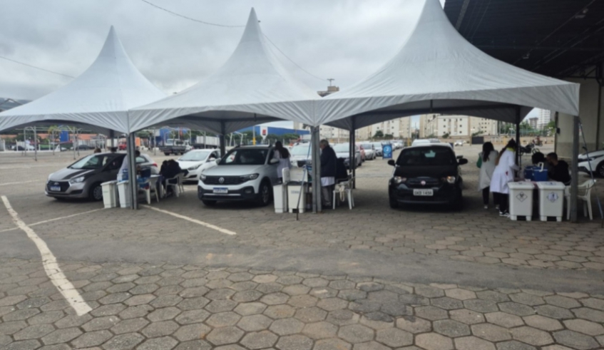 Secretaria Municipal de Saúde e Bem-Estar realizou drive-thru para vacinação contra a gripe no último sábado (30/05) - Divulgação - PMMC