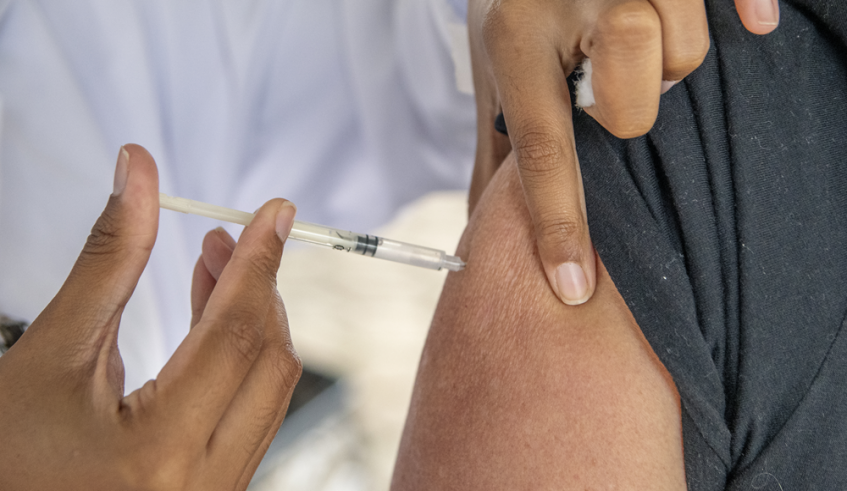 Vacina contra a gripe previne as pessoas da forma grave da doença; imunização está disponível para todos os públicos (Divulgação/PMMC)