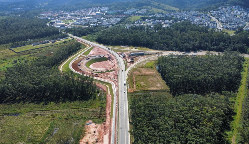 Interdição da avenida Pedro Romero, neste final de semana, será necessária para serviços de içamento das vigas para o viaduto de acesso a condomínio (Divulgação/PMMC)