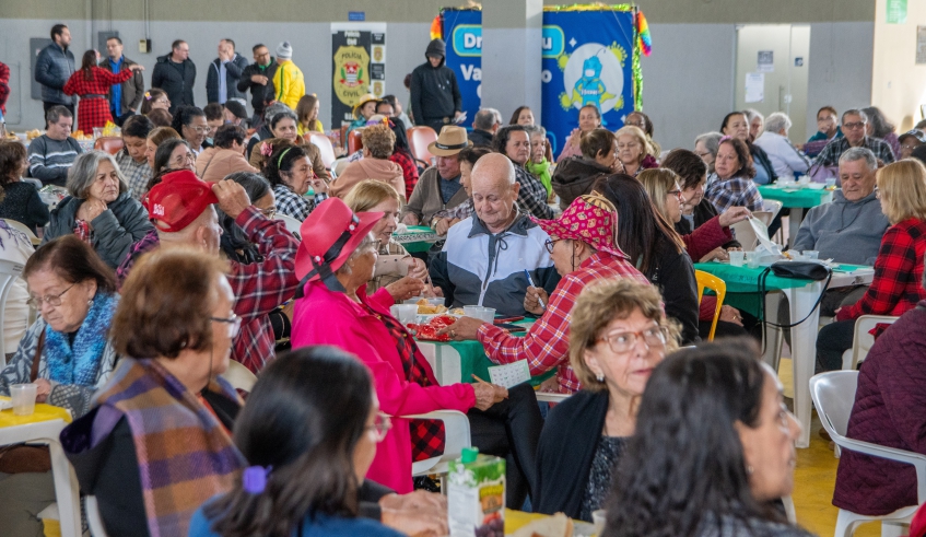 Festa Junina do Pró-Hiper e Mogi Longevidade teve atividades tradicionais e de confraternização entre os participantes dos projetos realizados pela Prefeitura (Divulgação/PMMC)
