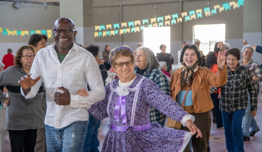 Espaço do Pró-Hiper foi decorado com bandeirinhas e o evento contou com atividades tradicionais das Festas Juninas, como a dança de quadrilha (Divulgação/PMMC)